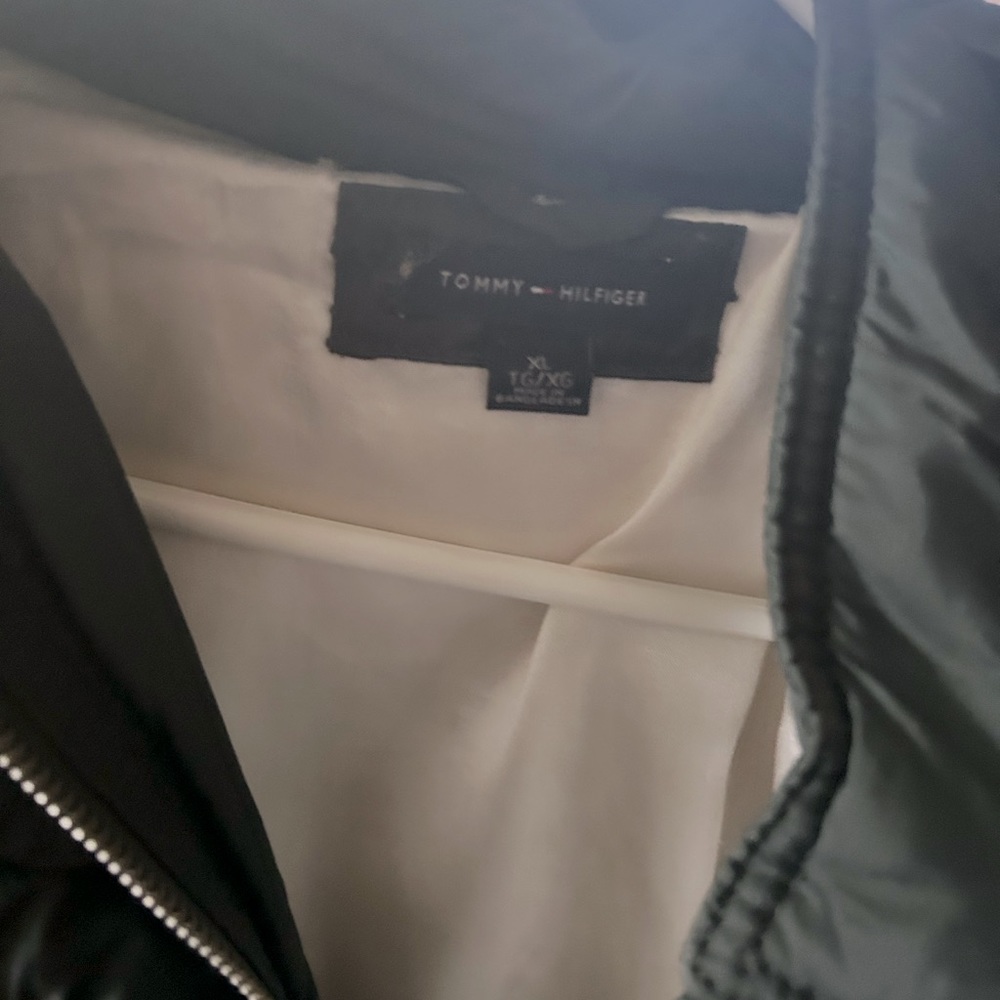 Tommy Hilfiger green puffer coat like new.
